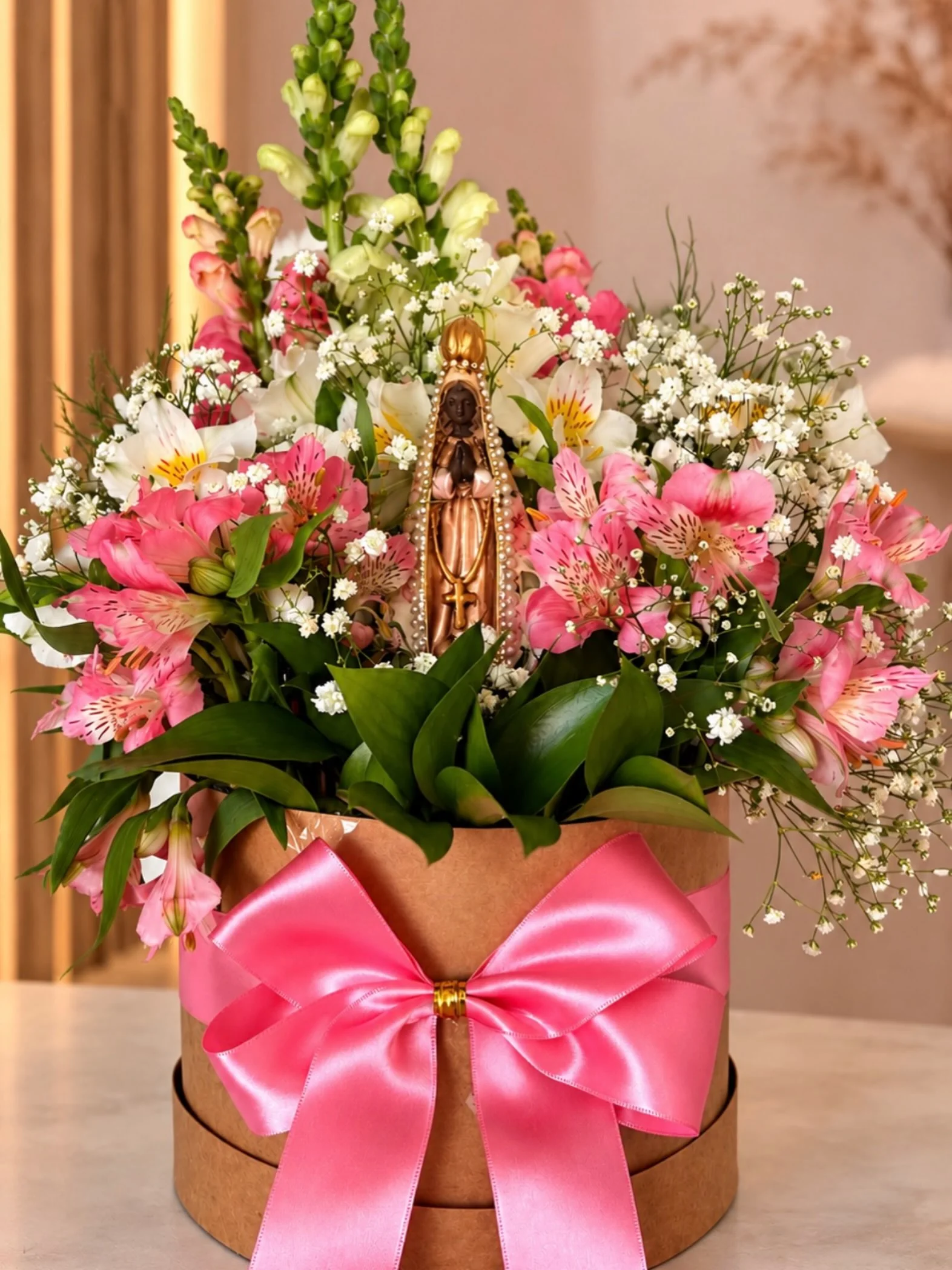 Box de flores com laço rosa